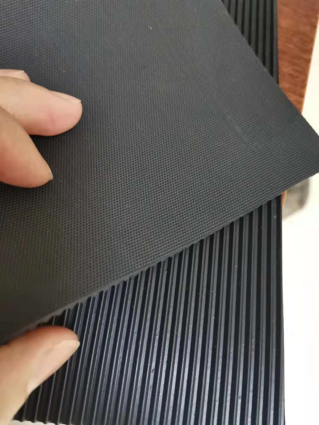 柳叶防滑橡胶板 黑色条纹橡胶板