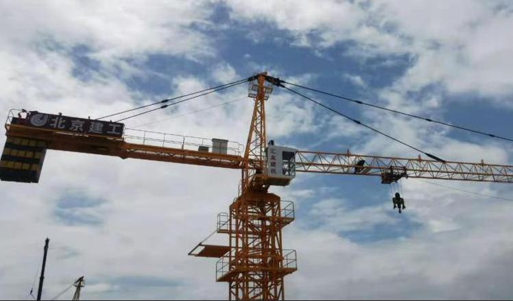 青海果洛州同样臂长50米塔机QTZ5013塔吊使用年限15年