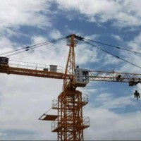 青海果洛州同样臂长50米塔机QTZ5013塔吊使用年限15年